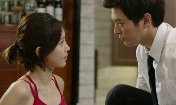  Vào nhà nghỉ cùng bạn nhậu, vợ bắt quả tang ầm ầm nổi giận: ‘Anh gay mà còn cố lấy tôi’ - 1