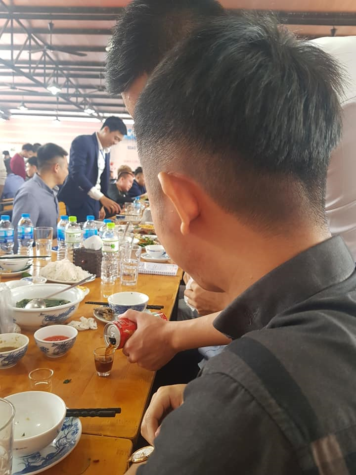 Đua nhau khoe ảnh tiệc toàn nước ngọt, dân mạng kiên quyết ‘uống rượu thì không lái xe’ - 4