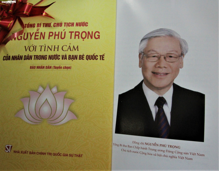 Trao tặng sách quý về Tổng Bí thư, Chủ tịch nước tới chiến sĩ biên giới, hải đảo - 2