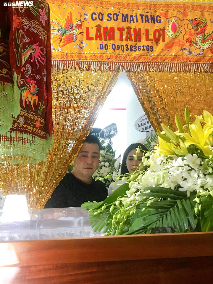 Danh ca Giao Linh, diễn viên Lý Hùng nghẹn ngào tiễn biệt nghệ sĩ Chánh Tín - 4