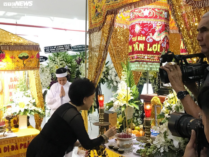 Danh ca Giao Linh, diễn viên Lý Hùng nghẹn ngào tiễn biệt nghệ sĩ Chánh Tín - 2