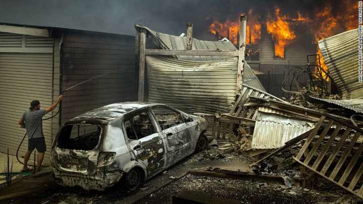 Cháy rừng Australia: Những hình ảnh ám ảnh chỉ có trong phim ngày tận thế - 14