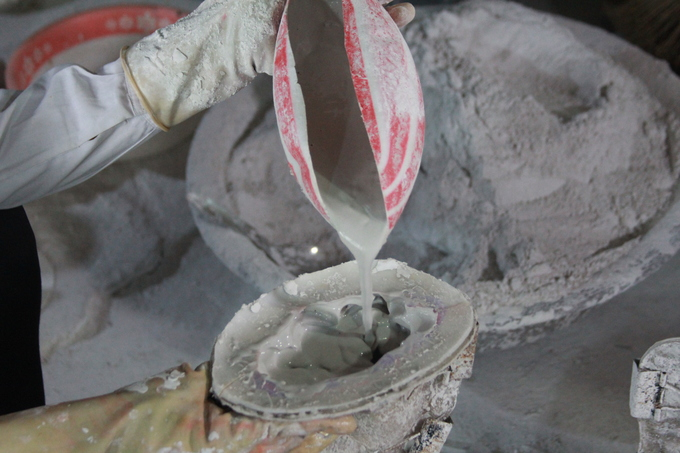 Ảnh: Làng gốm Bát Tràng bận rộn cả đêm đúc tượng chuột bán Tết - 5