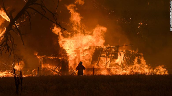 Cháy rừng Australia: Những hình ảnh ám ảnh chỉ có trong phim ngày tận thế - 15