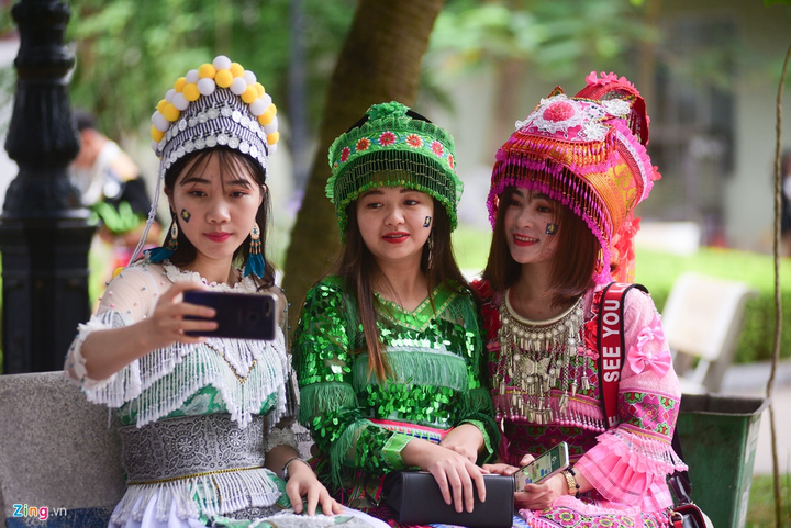 Ảnh: Sinh viên người Mông rạng rỡ đón Tết giữa Hà Nội - 7