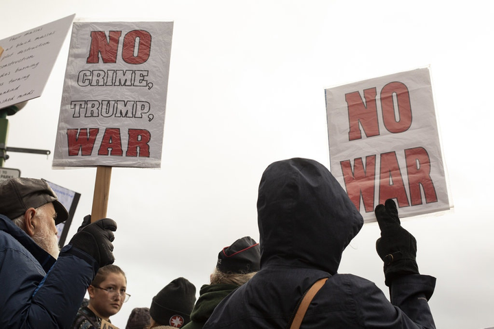 Ai có thể ngăn ông Trump khỏi chiến tranh với Iran? - 1