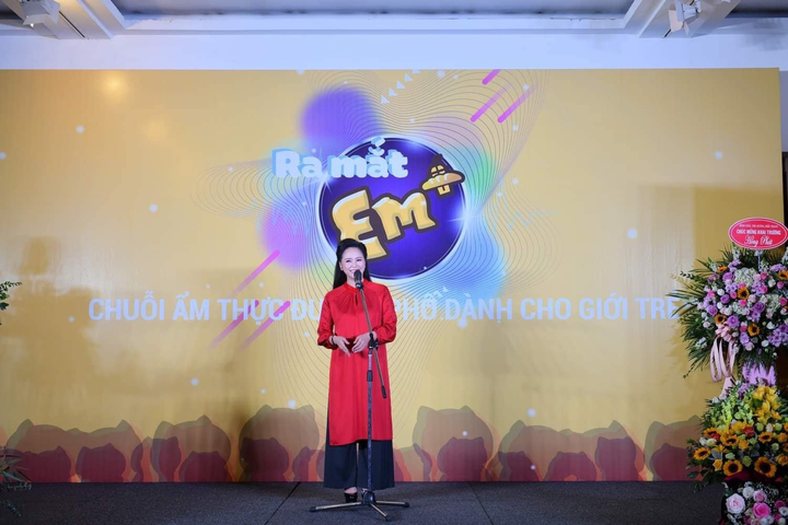 Nữ hoàng hoa hồng Bùi Thanh Hương sang trọng trong buổi lễ ra mắt thương hiệu ẩm thực đường phố Em+ - 2