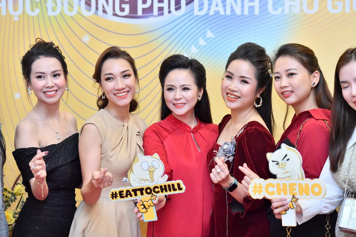 Nữ hoàng hoa hồng Bùi Thanh Hương sang trọng trong buổi lễ ra mắt thương hiệu ẩm thực đường phố Em+ - 5