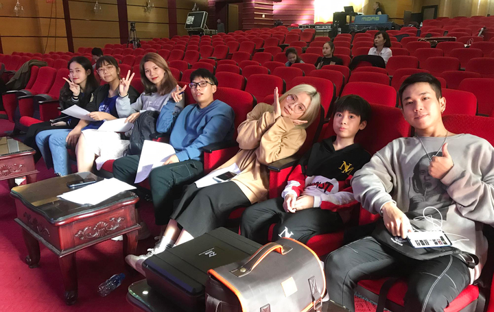 Dàn thí sinh luyện tập cho đêm chung kết 'Giọng hát hay tiếng Hàn VOV' - 1