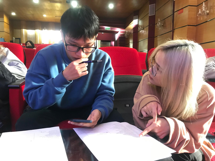 Dàn thí sinh luyện tập cho đêm chung kết 'Giọng hát hay tiếng Hàn VOV' - 2