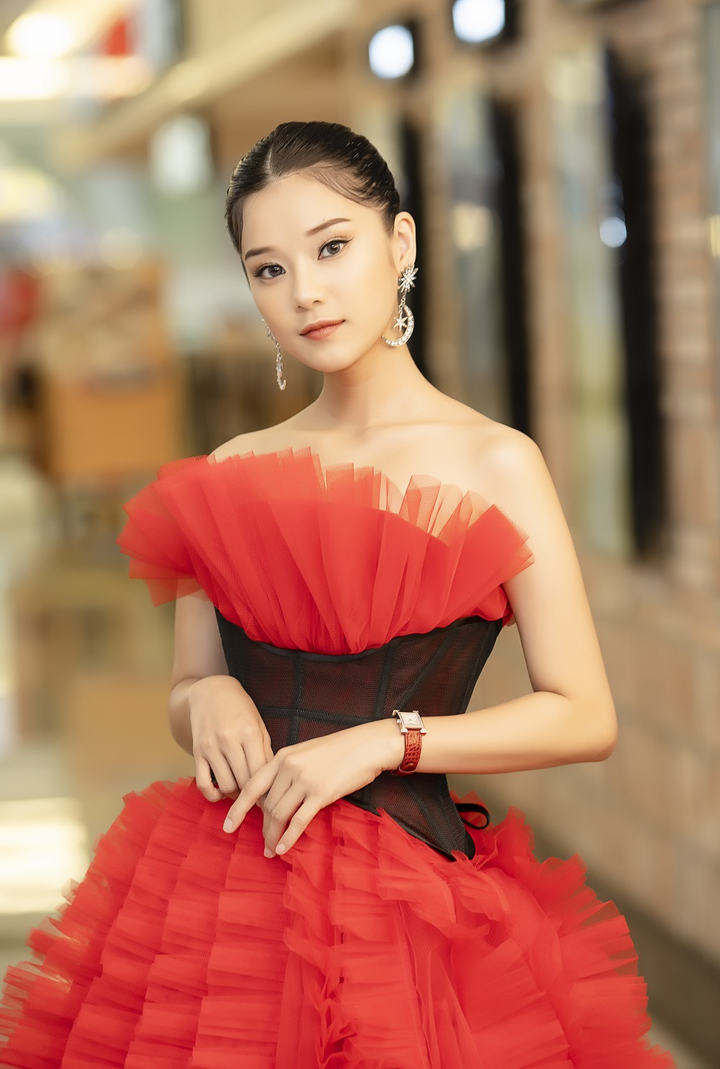 Tạo hình MV mới bị nhận xét giống Tiểu Phong trong ‘Đông Cung’, Hoàng Yến Chibi nói gì? - 1