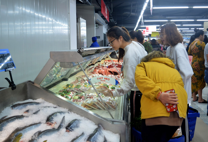 MM Super Market Thanh Xuân hút khách đến mua sắm - 3