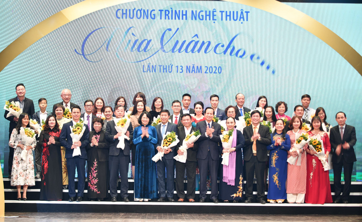 Vietcombank ủng hộ 5 tỷ đồng hỗ trợ trẻ em có hoàn cảnh đặc biệt khó khăn - 2