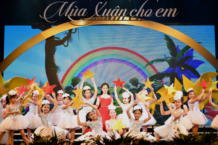 Vietcombank ủng hộ 5 tỷ đồng hỗ trợ trẻ em có hoàn cảnh đặc biệt khó khăn - 3