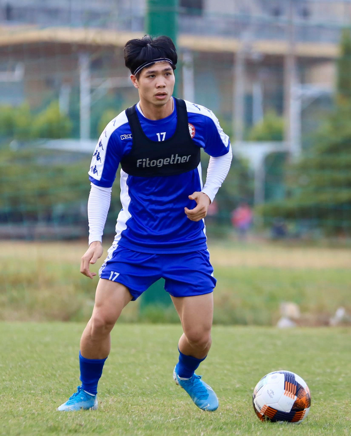 Công Phượng hào hứng trong buổi tập đầu với CLB TP.HCM - 4