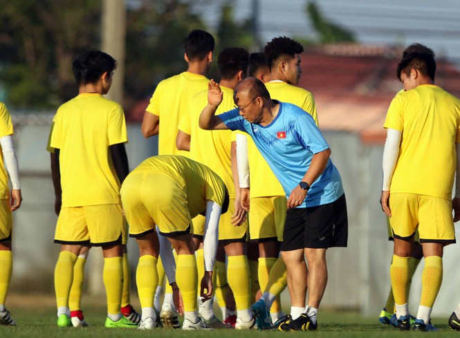 HLV Park Hang Seo phạt 2 tuyển thủ U23 Việt Nam vì vi phạm quy định nội bộ - 1