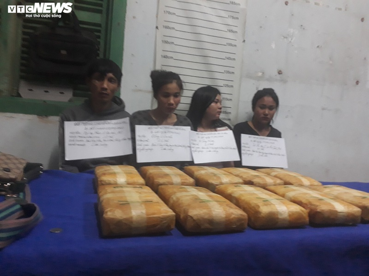 3 'nữ quái' người Lào mang 60.000 viên ma túy vào Việt Nam - 1