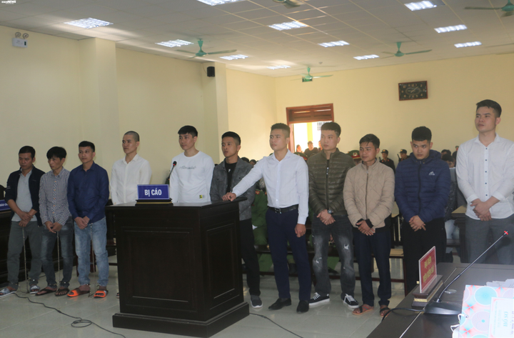 Xét xử 11 bị cáo hỗn chiến gây náo loạn khu du lịch Hải Tiến, Thanh Hóa - 2