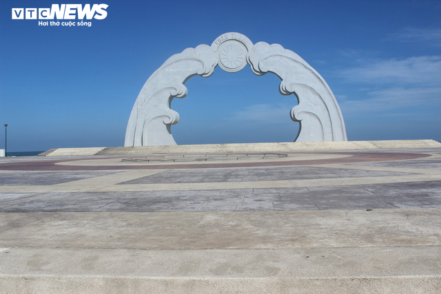 Khu du lịch biển Hà Tĩnh hoang tàn, nhà nghỉ biến thành chuồng nuôi lợn - 2