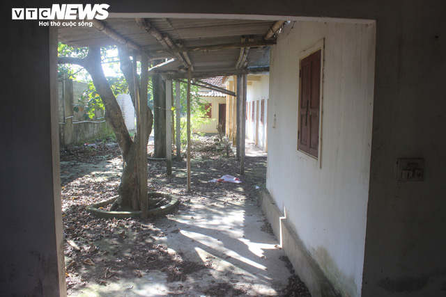 Khu du lịch biển Hà Tĩnh hoang tàn, nhà nghỉ biến thành chuồng nuôi lợn - 9