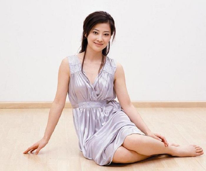 Sao hạng A Trung Quốc bị lên án vì gác chân lên ghế máy bay - 2