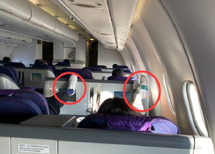 Sao hạng A Trung Quốc bị lên án vì gác chân lên ghế máy bay - 1