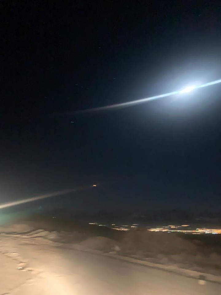 Loạt ảnh, video nghi hàng chục tên lửa Iran tấn công căn cứ Mỹ tại Iraq - 2