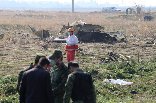 Ukraine không loại trừ khả năng Boeing 737 rơi ở Iran bị tên lửa Nga bắn hạ - 1