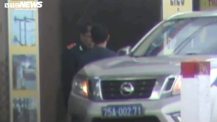 Thanh tra giao thông Thừa Thiên - Huế kiểm tra xe kỳ lạ: Phó Chủ tịch tỉnh chỉ đạo xác minh - 3