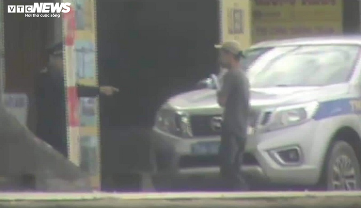 Thanh tra giao thông Thừa Thiên - Huế kiểm tra xe kỳ lạ: Phó Chủ tịch tỉnh chỉ đạo xác minh - 1