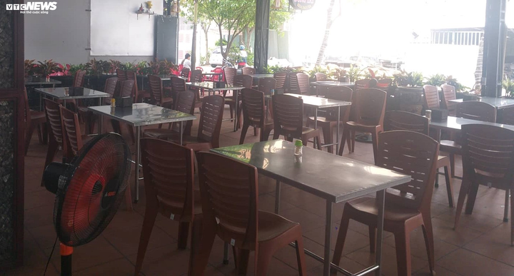 Chủ nhà hàng, quán nhậu ở Đà Nẵng ‘méo mặt’ vì vắng khách - 2