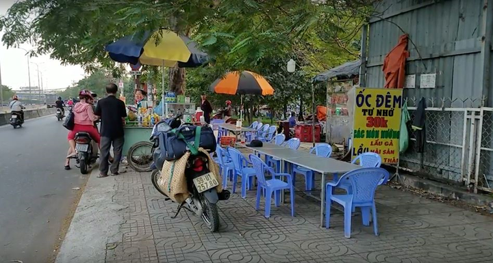 Uống chai nước đưa tờ 500 nghìn đồng, nam thanh niên bị vây đánh - 1