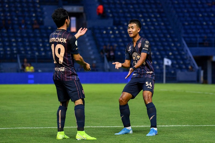 Toả sáng trận mở màn, thần đồng U23 Thái Lan đi vào lịch sử - 2