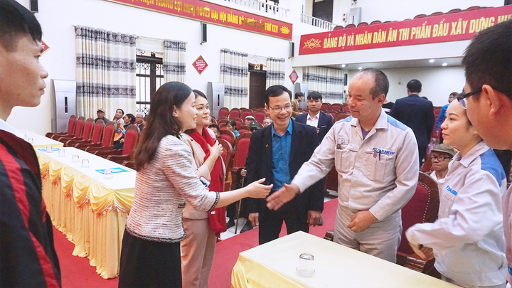 Nhà máy Daikin Việt Nam tặng quà tết cho gia đình hoàn cảnh khó khăn tỉnh Hưng Yên - 2