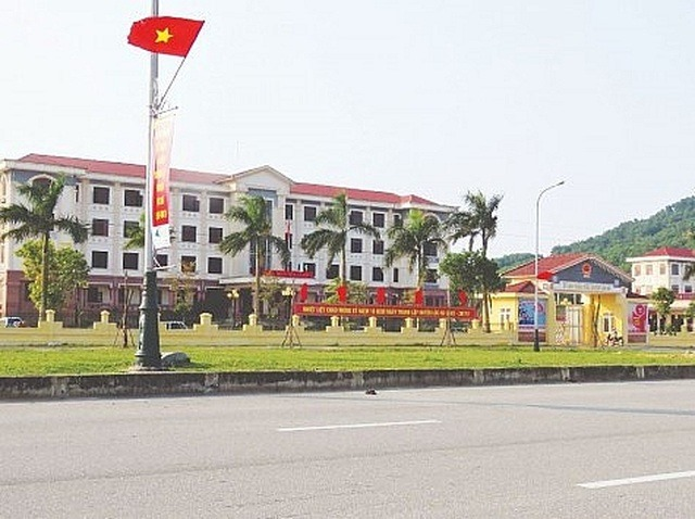 Cảnh cáo nguyên Bí thư huyện ủy ở Hà Tĩnh - 1