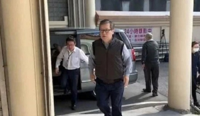 Cha Minh Đạo đến nhận thi thể con trai, con dâu và cháu nội - 1