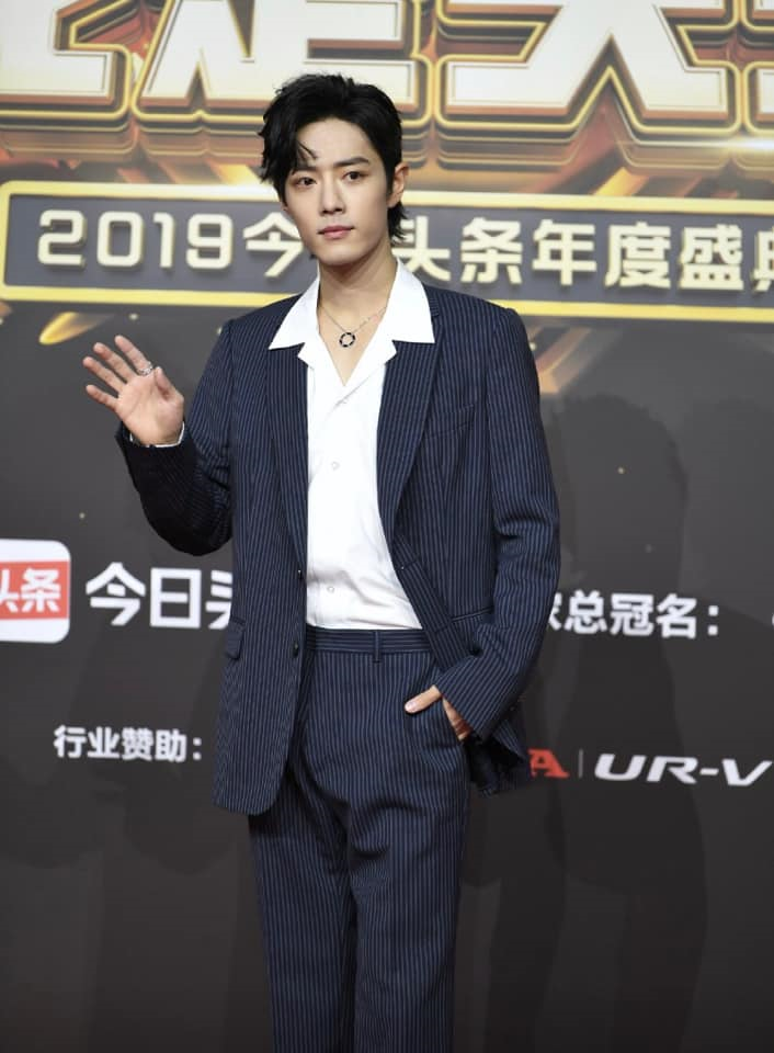 Fan 'khẩu chiến' vì Dương Tử cố tình ngồi cạnh Tiêu Chiến để gây chú ý? - 5