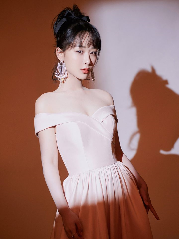 Fan 'khẩu chiến' vì Dương Tử cố tình ngồi cạnh Tiêu Chiến để gây chú ý? - 6