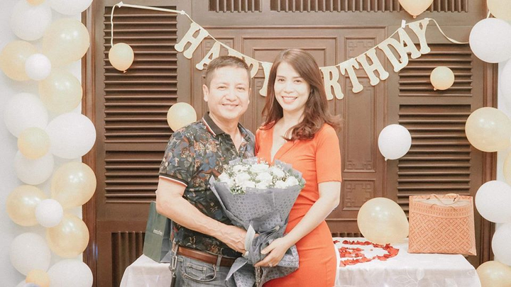 NSƯT Chí Trung ly hôn, tình tứ bên bạn gái mới là doanh nhân - 1