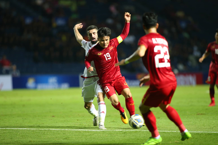 BLV Quang Huy: 'CĐV Việt Nam có lẽ yêu VAR lắm' - 3