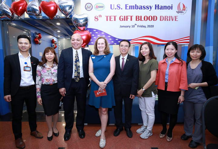 Đại sứ quán Mỹ trao tặng 'Món quà Cuộc sống' trong Ngày hội Hiến máu nhân dịp Tết Nguyên Đán - 3