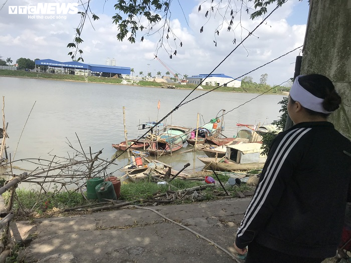 Nỗi đau tột cùng của 3 đứa trẻ sau khi bố mẹ tử nạn trên sông Trà Lý, Thái Bình - 3