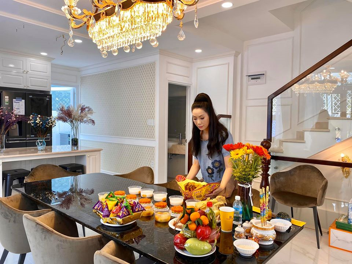 Không gian biệt thự sang trọng có sân vườn, hồ bơi đẹp mắt của nghệ sĩ Trịnh Kim Chi - 4