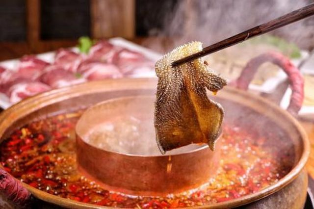 Cô gái nôn ra máu sau khi ăn lẩu, chuyên gia cảnh báo kiểu ăn lẩu gây hại - 2