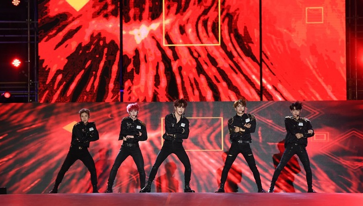 '2020 K-Pop Super Concert' khiến khán giả Việt đã tai, đã mắt - 5