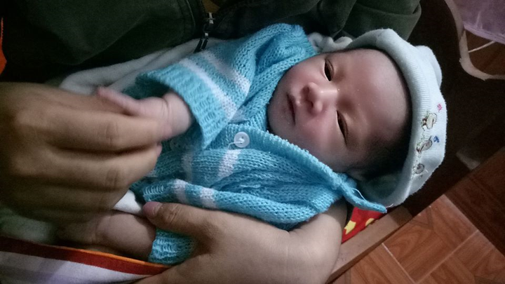 Bé hơn 20 ngày tuổi bị bỏ rơi cùng bức thư đẫm nước mắt của người mẹ - 1