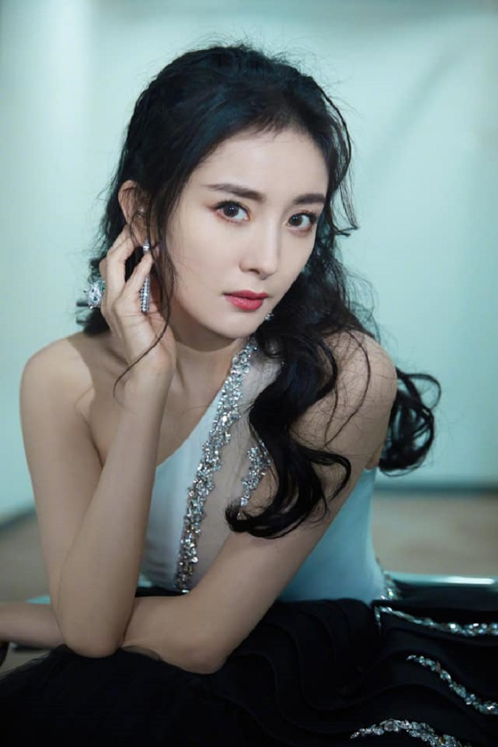 Triệu Lệ Dĩnh, Angela Baby, Trịnh Sảng và loạt sao Hoa ngữ 'chặt đẹp' thảm đỏ đêm hội Weibo - 9
