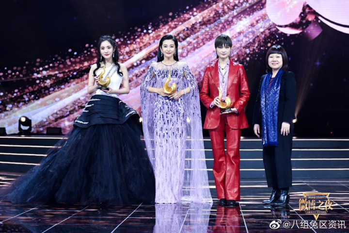 Triệu Lệ Dĩnh, Angela Baby, Trịnh Sảng và loạt sao Hoa ngữ 'chặt đẹp' thảm đỏ đêm hội Weibo - 16