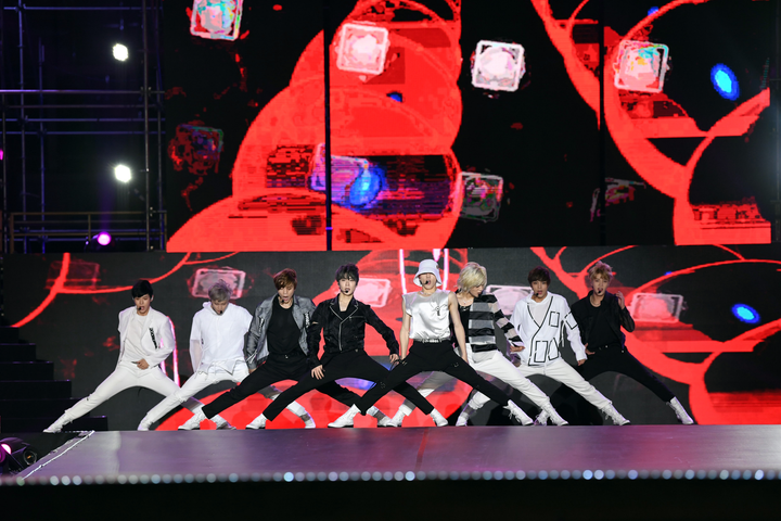 '2020 K-Pop Super Concert' khiến khán giả Việt đã tai, đã mắt - 1