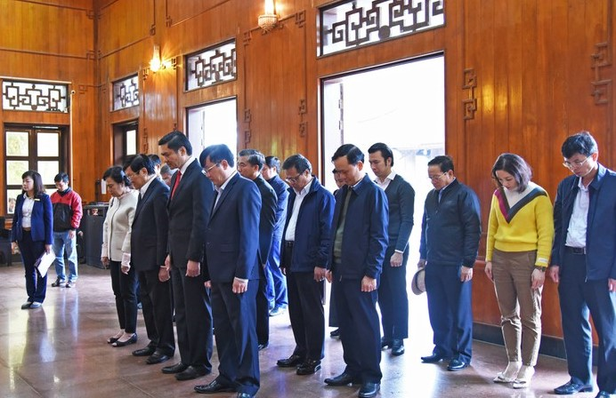 Nguyên Chủ tịch nước Trương Tấn Sang dâng hương tại Khu di tích Kim Liên - 2